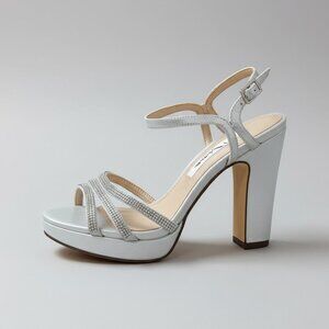 Nina silver Saralyn shoes, size 6.5, NEW IN BOX!